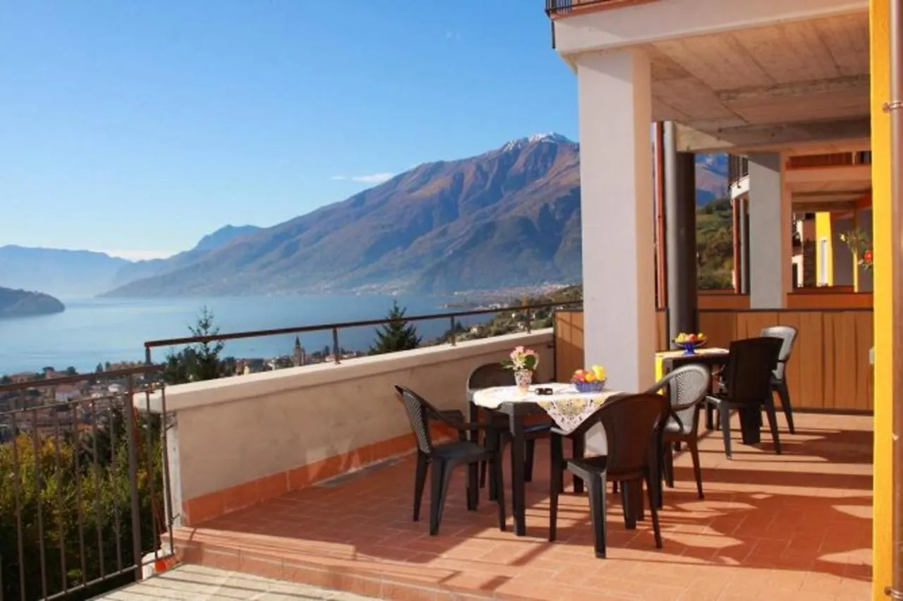 Lakeside Retreat: 2-Bedroom Apartment with Pool in Vercana 0*,  Italy